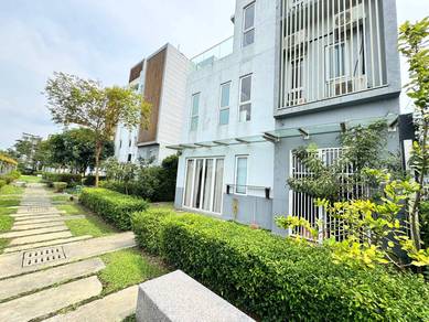 CANTIK 🔥 3 Storey Link Bungalow LakeFront Villa Cyberjaya