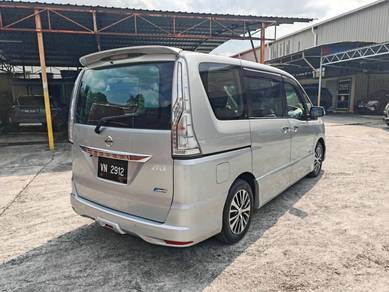 Nissan SERENA 2.0 S-HYBRID PREMIUM REVERSECAM