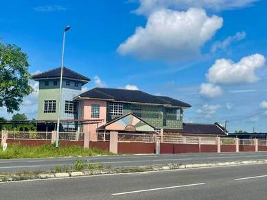 Double Storey detached house For rent 9th ml, muara tuang.(Main Road)