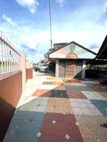 Double Storey detached house For rent 9th ml, muara tuang.(Main Road)