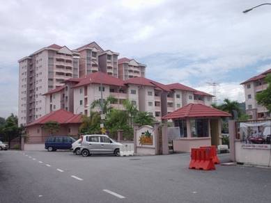 Desa Saujana 3R2B1CP Partially/F Well Maintained unit in Seri Kembanga