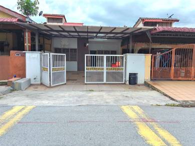 FACING PLAYGROUND Single Storey Taman Sri Serdang near UPM