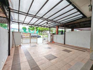 FACING PLAYGROUND Single Storey Taman Sri Serdang near UPM