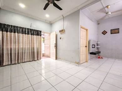 FACING PLAYGROUND Single Storey Taman Sri Serdang near UPM