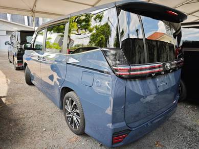 Toyota VOXY 2.0 S-Z MASSIVE GREY P/BOOT 4CAM