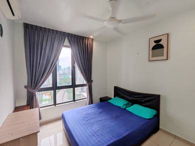 Kenwington Avenue condo (MASTER ROOM UNIT)