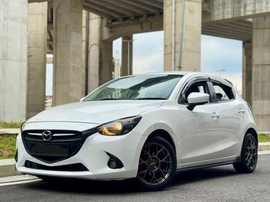 Mazda 2 SKYACTIV Paddle shift / Sport rims