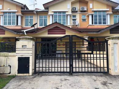 Double Storey House 4Bedrooms Full Furnish @ Austin Perdana Lake Palm