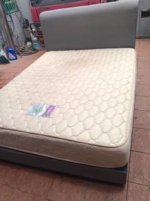 Queen bedframe mattress/ katil tilam