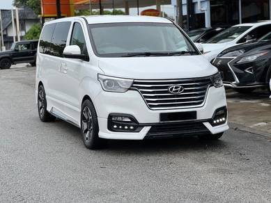 Hyundai GRAND STAREX 2.5 ROYALE FACELIFT (A)