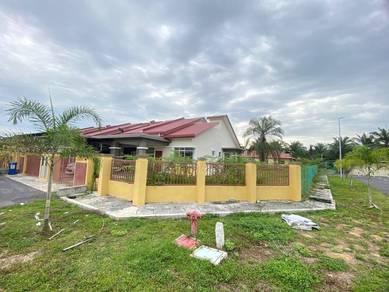 Rumah teres setingkat CORNER LOT Jalan Mawar, Telok Panglima Garang.