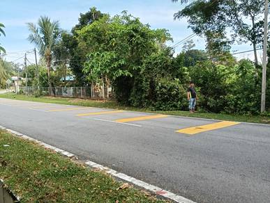 Tanah tepi jalan utama siliau
