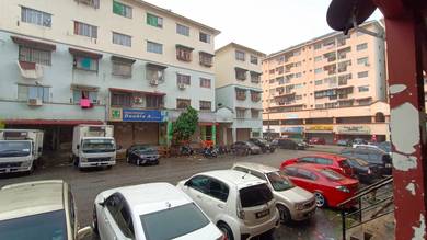 Pangsapuri Putra Raya Apartment  Seri Kembangan