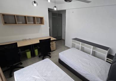 Dk senza Taylor college room for rent