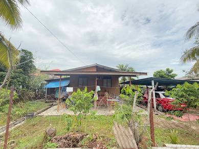 Kampung Melayu Batu 16, Jalan Rawang with house