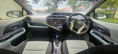 Toyota PRIUS C 1.5 (HYBRID) (A)