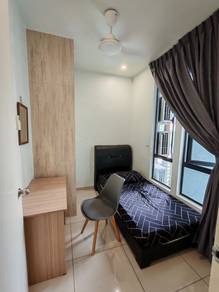 Kenwington Avenue condo (SMALL ROOM)