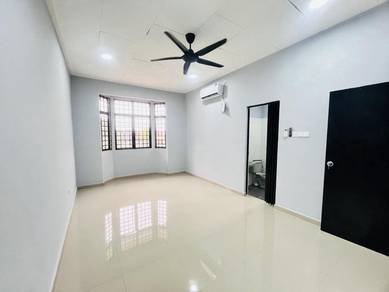 Double Storey Terrace House / Taman Daya 