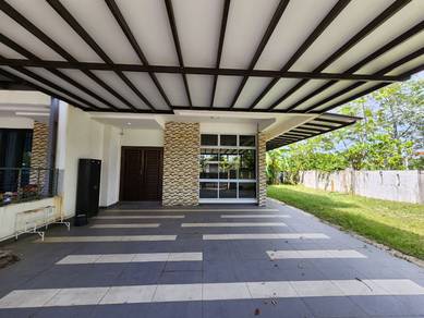 Big corner house. Emerald residence