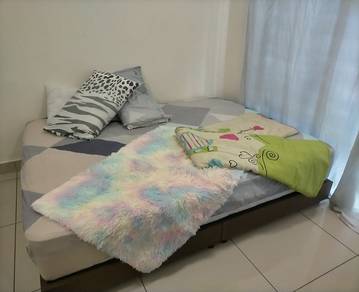 Balcony Room Available OUG Parklane Fully Furnisher 1 Month Deposits