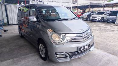 Hyundai GRAND STAREX 2.5 ROYALE PREMIUM (A)
