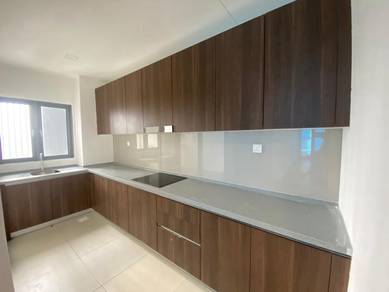 LAKEFRONT Residendes FOR RENT!! Lakefront 4 Bedrooms, Dual key!!!