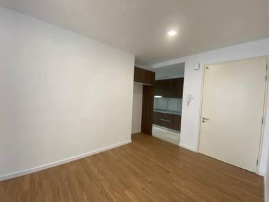 LAKEFRONT Residendes FOR RENT!! Lakefront 4 Bedrooms, Dual key!!!