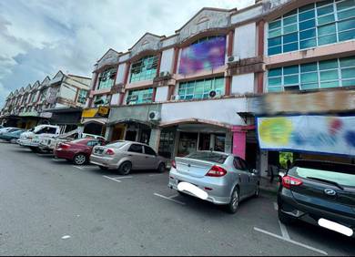 Batu 4 1/2 Miles 3 Storey Shoplot FOR SALE!!