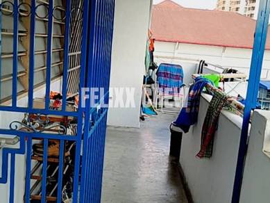 Desa Green Block 5 Jelutong 700sf Corner Unit Well Maintained For Sale