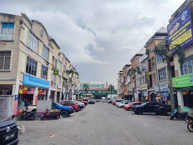 Cheap!!! Kajang Reko Sentral ground floor end lot shop 36x80 busy area