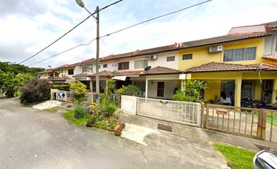 Sale 2 Storey House 4 Room 2bath Taman Pinggiran Putra Near Equine MRT