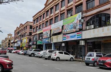 Facing Main Road Ground Floor Shoplot For Rent! Located at MJC, Batu
