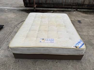 (Vono) 8'' Spring Coil Tilam Queen Mattress