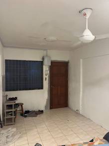 Green garden un-furnished 1 free parking  550 sqft 145k net