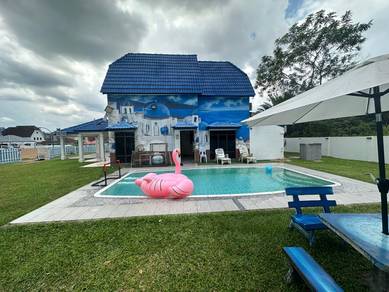 Melaka A’famosa blue cottage with pool n karaoke