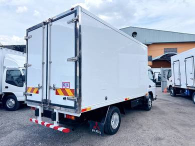 Mitsubishi Fuso FE83PE 2015 14ft Refrigerator Box