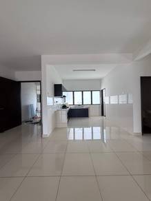 Oasis 2 Condominium, Freehold Corner, Spacious Family Home