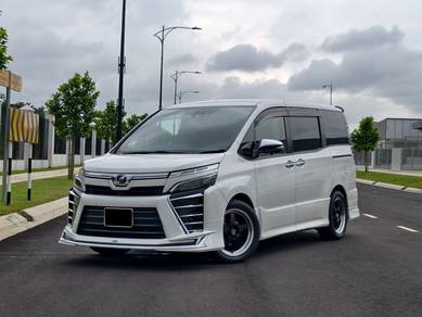 Reg F/Loan Toyota VOXY 2.0 ZS KIRAMEKI II (A)