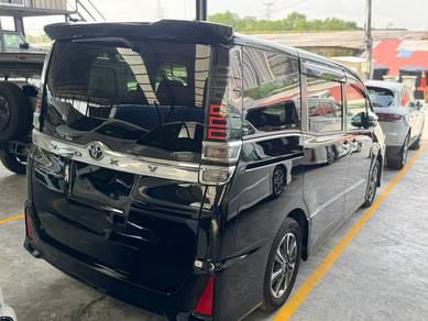 Toyota VOXY 2.0 ZS KIRAMEKI 2