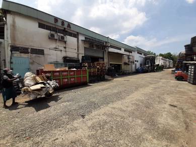 1.5 Storey Factory , Bukit Serdang , Seri Kembangan , Selangor .