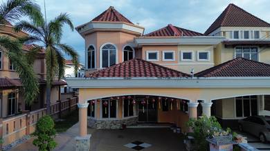 Rumah Berkembar Tanah Tepi, Belakang & Depan Yg Sangat Luas