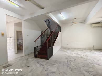 Opposite McDonald Equine 2 Storey 5R3B Putra Permai MRT Seri Kembangan