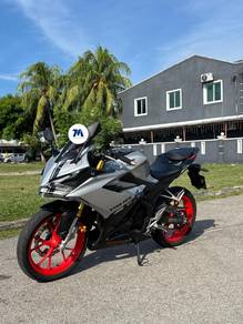 Honda cbr150 silver rare colour  full loan TMM