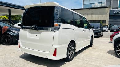 Toyota VOXY 2.0 ZS KIRAMEKI III 30 UNIT READY