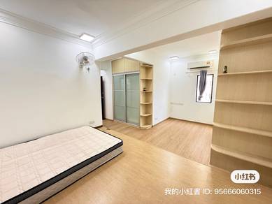 Room for rent in Menjalara / Next to Desa Parkcity / MRT bus station