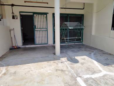Two Storey Terrace House Tmn Universiti Indah Seri Kembangan Selangor"