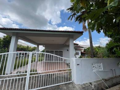 Banglo Setingkat Taman Terendak Permai