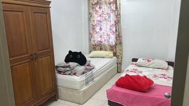 Sharing male only bedroom near MMU