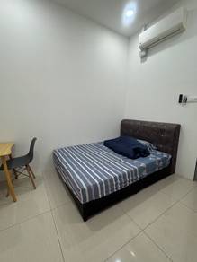 Room for rent Paragon Suite / Walking distance 2 mins to Ciq low depo