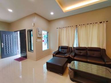 Luxury Bungalow at Kampung Tasik Permai,fully furnish move incondition